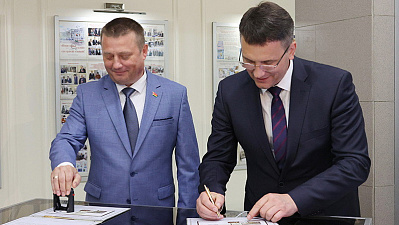 4 жніўня адбылася ўрачыстая цырымонія гашэння канверта з арыгінальнай маркай "100 гадоў архіўнай службе Беларусі" спецыяльным памятным штэмпелем