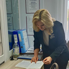 Наталья Филиппова посетила службу «одно окно» Ивацевичского района Брестской области