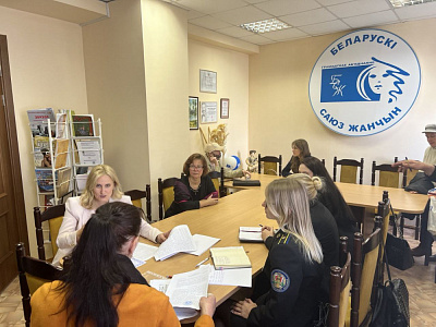 Актывісткі пяршоўкі БСЖ Мінюста з удзелам прадстаўнікоў адвакатуры і натарыята правялі бясплатныя кансультацыі да Дня пажылых людзей