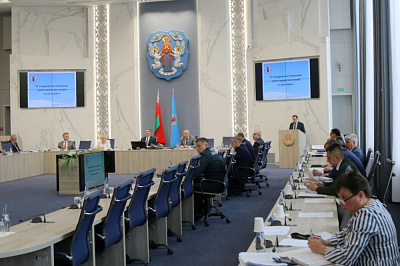 Пытанні цыфравізацыі адмінпрацэдур і ўважлівага стаўлення да грамадзян у службах "адно акно" разгледжаны на пасяджэнні Мінгарвыканкама