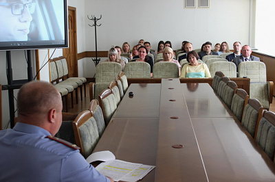 Супрацоўнік ГУ ДАІ Рэспублікі Беларусь адказаў на пытанні працаўнікоў Мінюста