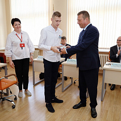 Сяргей Хаменка павіншаваў з Днём ведаў навучэнцаў Мінскага дзяржаўнага каледжа лічбавых тэхналогій