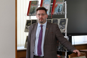 «Общие страницы истории»: ко Дню единения народов Беларуси и России в Министерстве юстиции представили выставку документальных изданий 