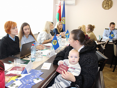 Бясплатная юрыдычная кансультацыя ў падарунак – вынікі рэспубліканскай акцыі ў рамках Тыдня маці