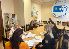 Активистки первички БСЖ Минюста с участием представителей адвокатуры и нотариата провели бесплатные консультации ко Дню пожилых людей