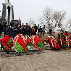 Сынам Отечества, которые погибли за его пределами