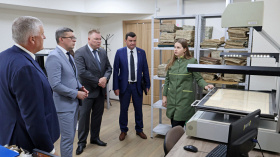 Архивная отрасль играет важную роль в сохранении национальной памяти: Евгений Коваленко посетил государственные архивные учреждения