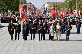 Возложение венков и цветов к монументу Победы в г.Минске