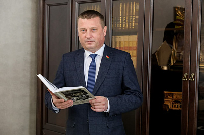 Віншаванне Міністра юстыцыі Рэспублікі Беларусь Сяргея Хаменкі з Днём юрыста