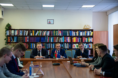 Заместитель Министра юстиции Олег Кот встретился со студентами и администрацией юридического факультета БГУ
