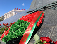 Накануне Дня Независимости представители Министерства юстиции возложили цветы и венок к монументу Победы