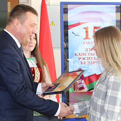 У Міністэрстве юстыцыі ўручылі пашпарты юным грамадзянам Рэспублікі Беларусь