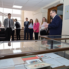 Государственные символы - важнейшие атрибуты суверенитета страны