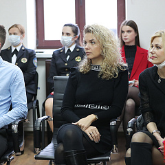 У галоўным упраўленні юстыцыі Мінгарвыканкама прайшла сустрэча з удзельнікам баявых дзеянняў у Афганістане генерал-маёрам Люцыянам Сурынтам