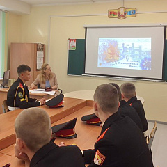 Урок гісторыі для навучэнцаў кадэцкага вучылішча правяла першы намеснік дырэктара Дэпартамента па архівах і справаводстве Вольга Лядоўская
