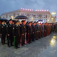 Урачыстая цырымонія ўскладання кветак ля манумента Перамогі. Дзень памяці і смутку