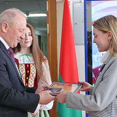 У Міністэрстве юстыцыі ўручылі пашпарты юным грамадзянам Рэспублікі Беларусь