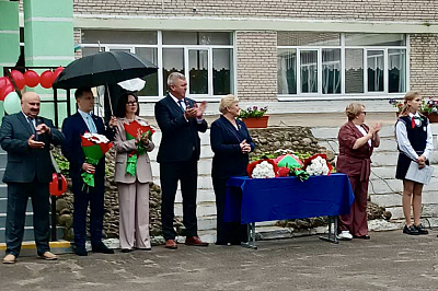 Заместитель Министра юстиции Ирина Степуро поздравила с Днем знаний учащихся Ляденской средней школы Червенского района