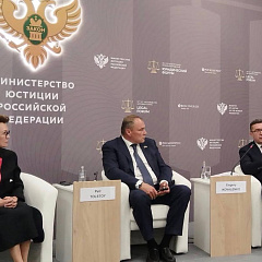 Евгений Коваленко принимает участие в XIII Петербургском международном юридическом форуме 