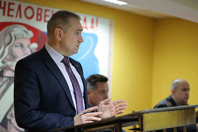 На пытанні работнікаў МТЗ адказалі члены групы па прававой асвеце Мінгарвыканкама
