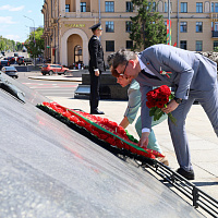 Накануне Дня Независимости представители Министерства юстиции возложили цветы и венок к монументу Победы