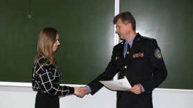 Сяргей Нікель уручыў пасведчанні аб павышэнні кваліфікацыі работнікам органаў прымусовага выканання